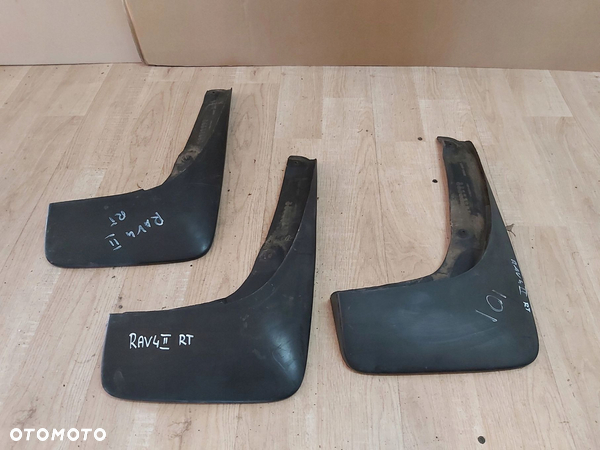 Toyota Rav4 II chlapacz prawy tył
