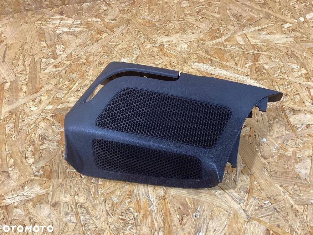 Maskownica osłona pasa bezpieczeństwa Porsche Macan TYŁ LEWA