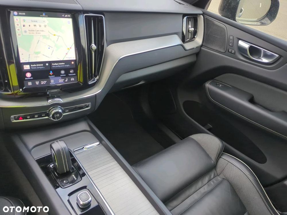 Volvo XC 60 T6 Plug-In Hybrid AWD Ultra Dark - 17