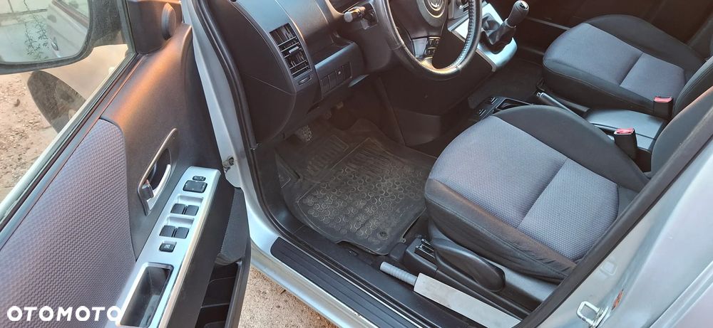 Mazda 5 - 11