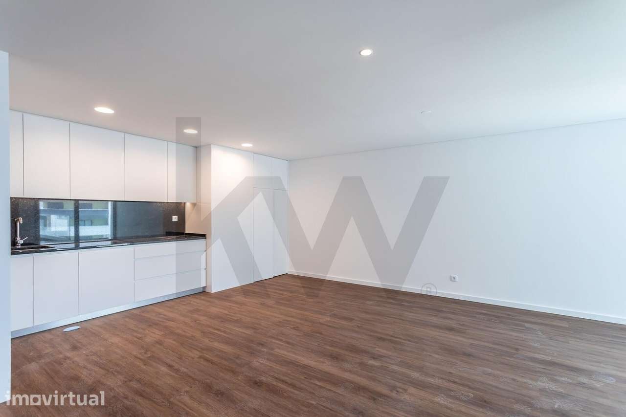 T2 | 3º piso | varanda | box 2 carros | 158m2 | vista | Camarate - Grande imagem: 3/24