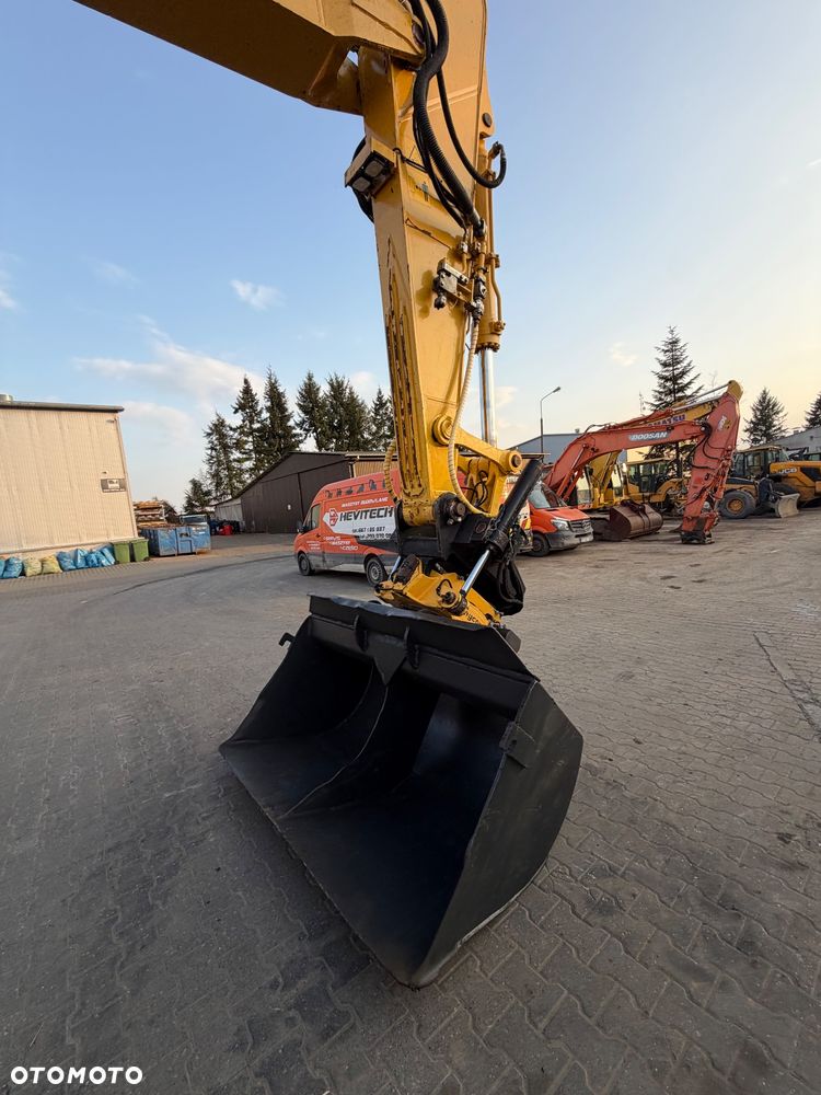 Komatsu PC240LC-11 - 12