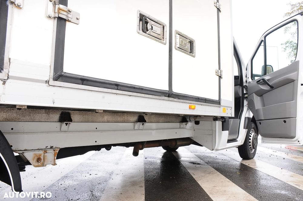 Mercedes-Benz Sprinter - 12