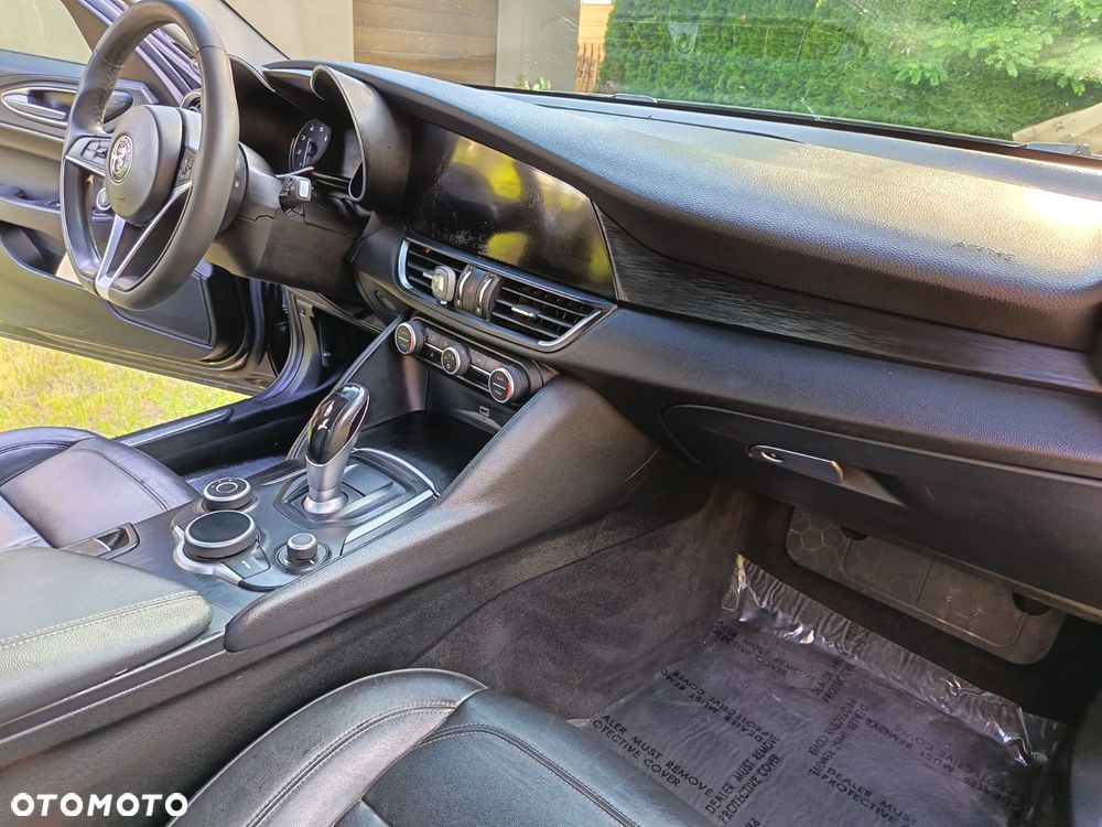 Alfa Romeo Giulia 2.0 Turbo 16V AT8 Veloce Ti - 8