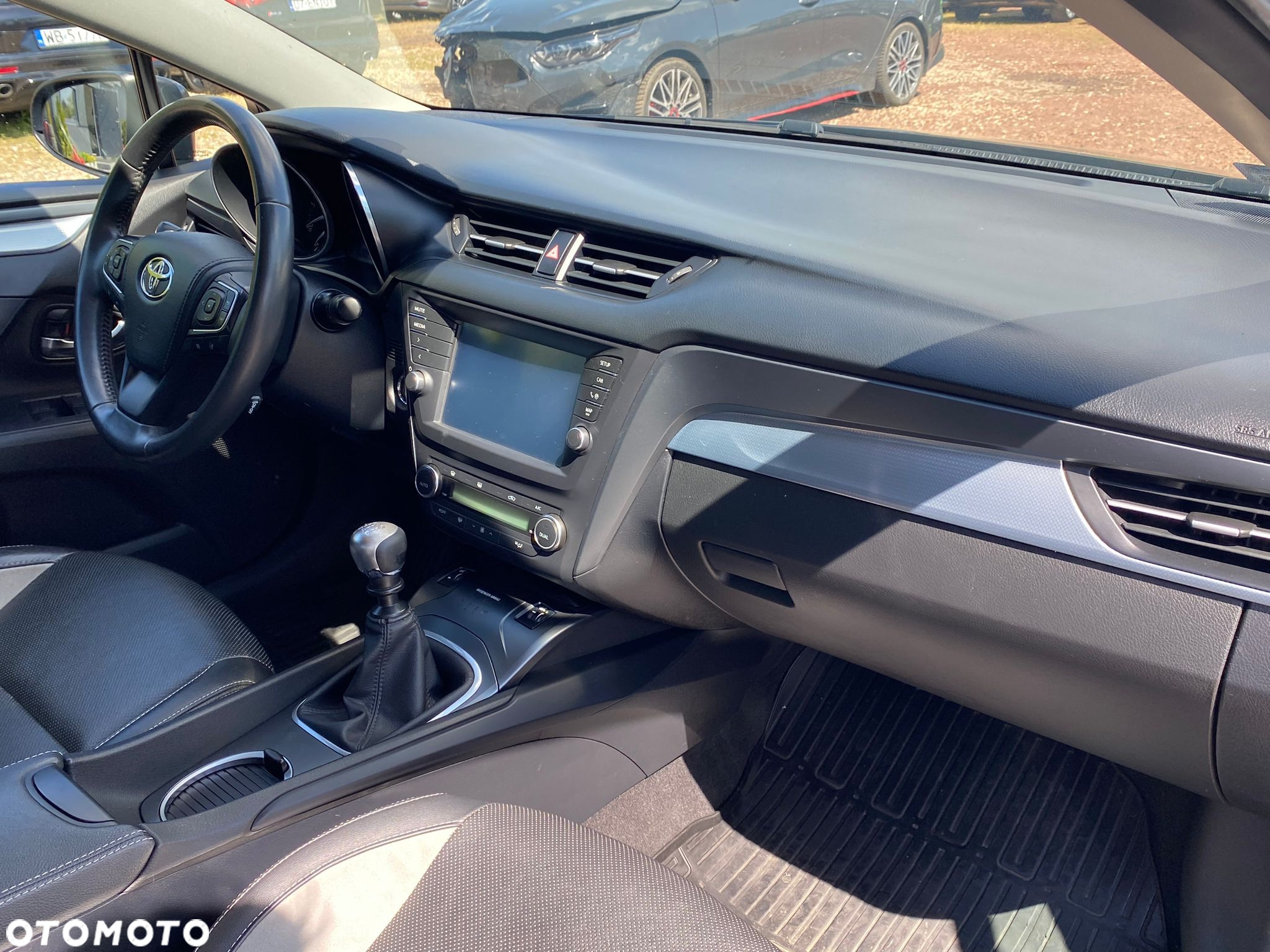 Toyota Avensis 2.0 D-4D Prestige - 2
