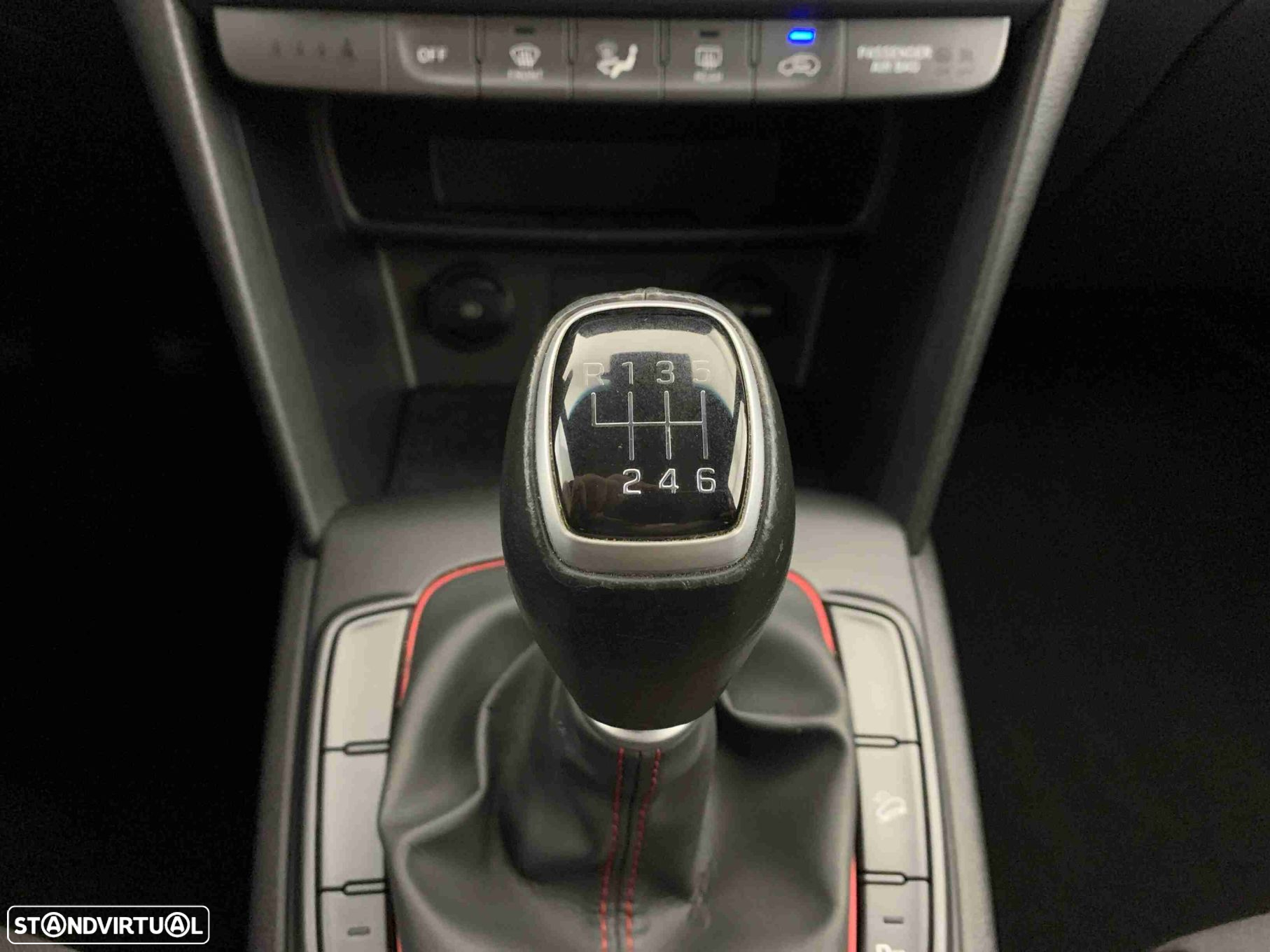 Hyundai Kauai 1.0 T-GDi Premium Pele/Tec.Vermelho - 10