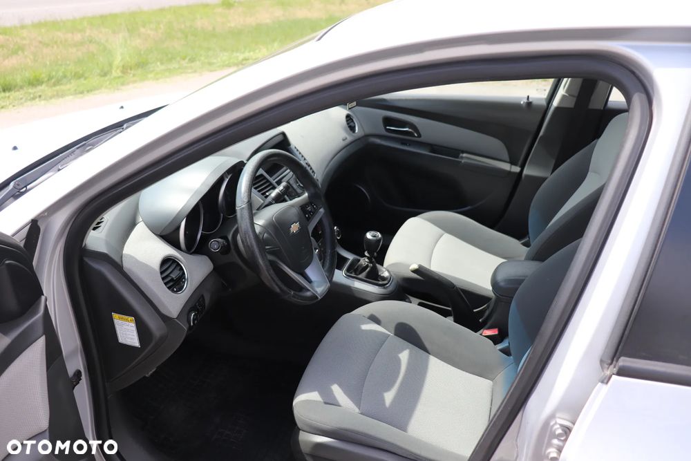 Chevrolet Cruze 1.6 Base - 19