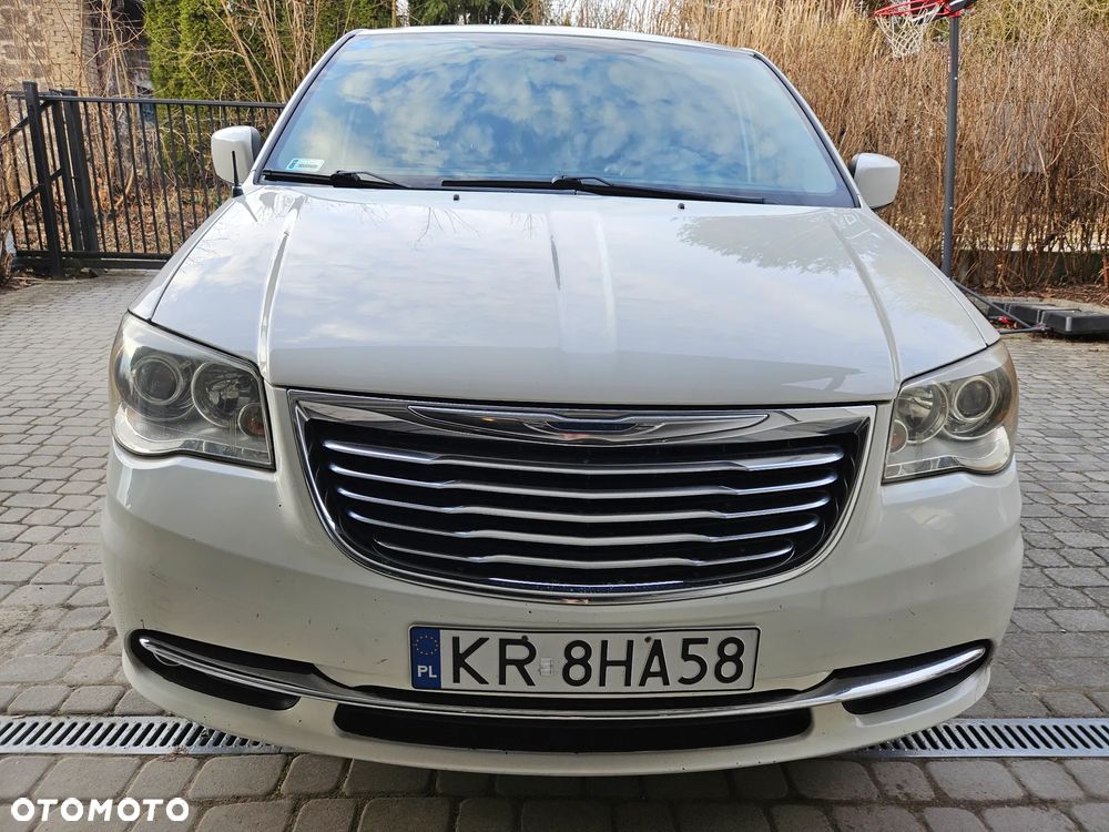 Chrysler Town & Country - 1