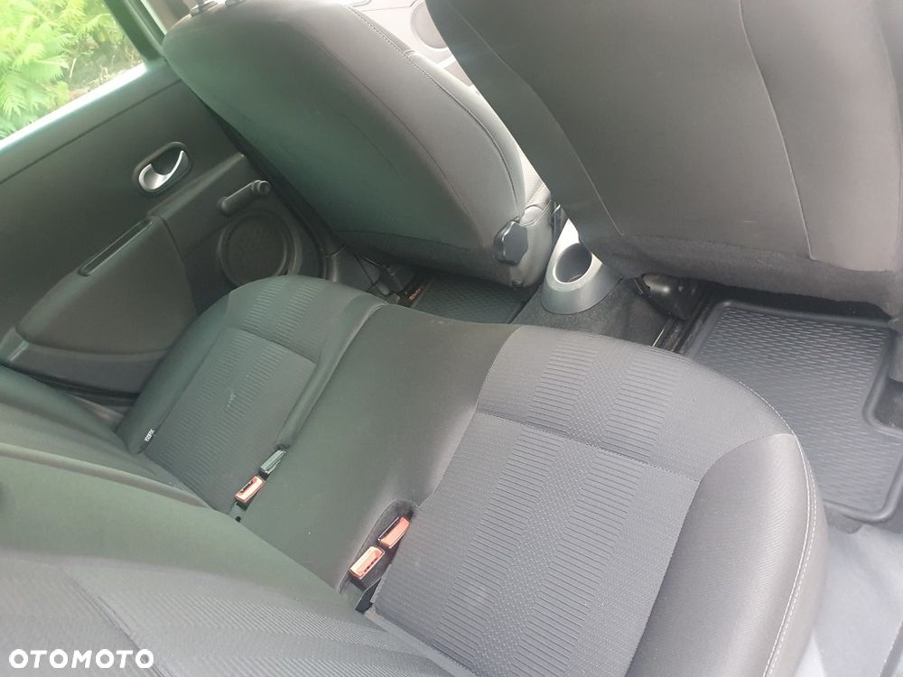 Renault Clio 1.2 16V TCE Tech Run - 11