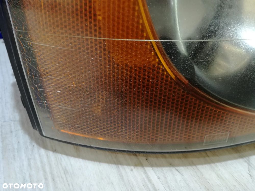 Volvo XC90 XC 90 I 02/06 lampa reflektor przód prawa Anglik - 4
