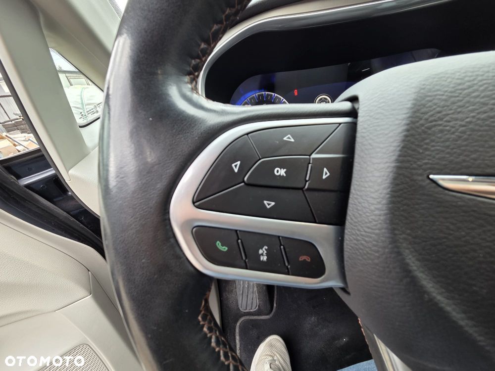 Chrysler Pacifica - 25