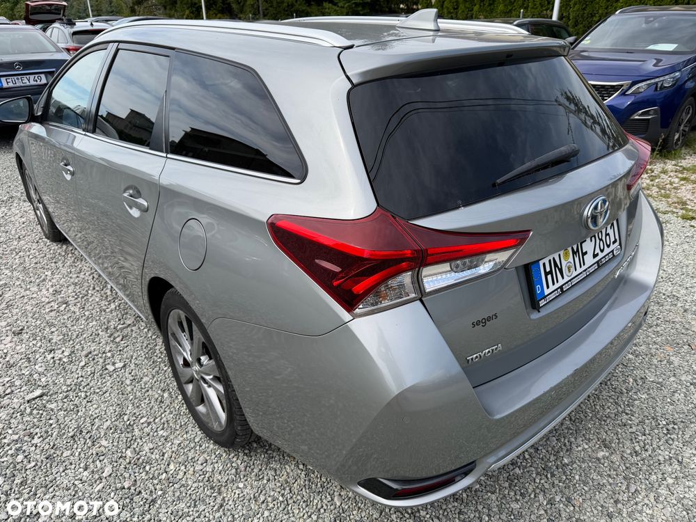 Toyota Auris - 12