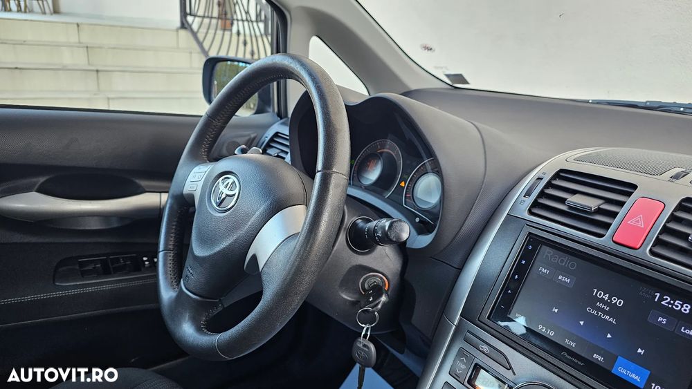 Toyota Auris 1.6 MultiMode Executive - 12