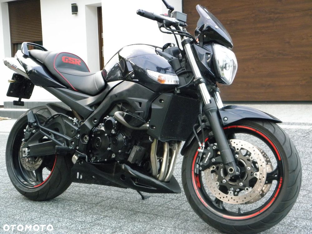 Suzuki GSR - 2