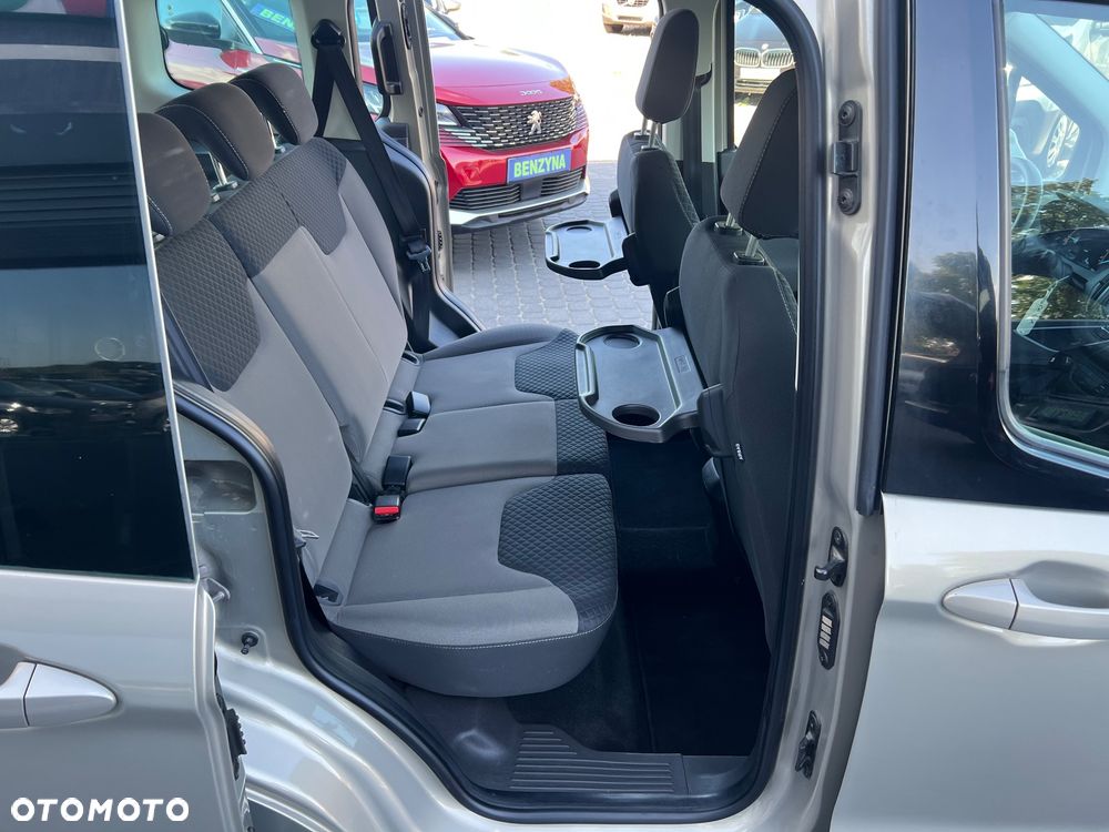 Ford Tourneo Courier - 20