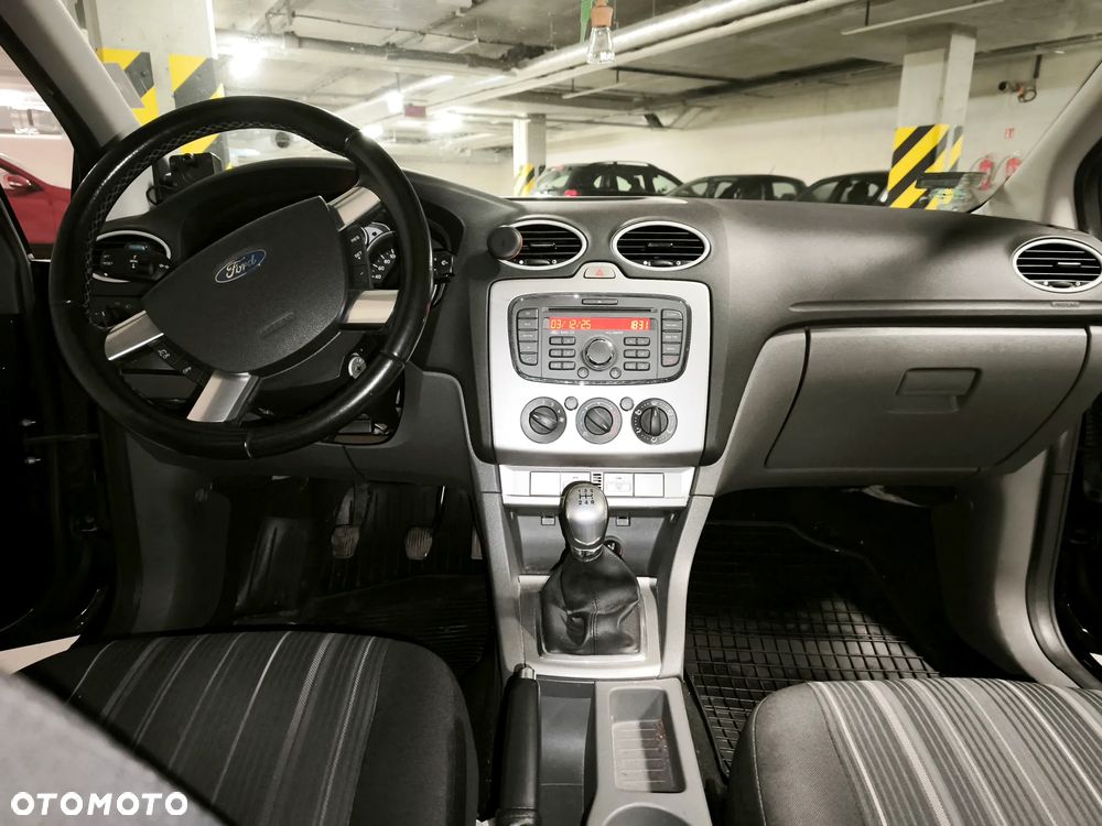 Ford Focus 1.6 16V Connection - 11