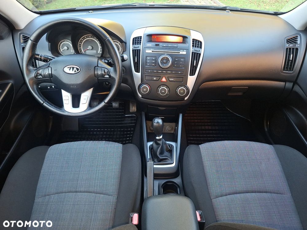 Kia Ceed - 9