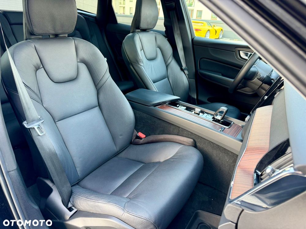 Volvo XC 60 B5 B AWD Plus Dark - 21