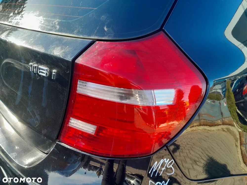 BMW E87 LIFT LAMPA TYLNA PRAWA W BŁOTNIK - 2