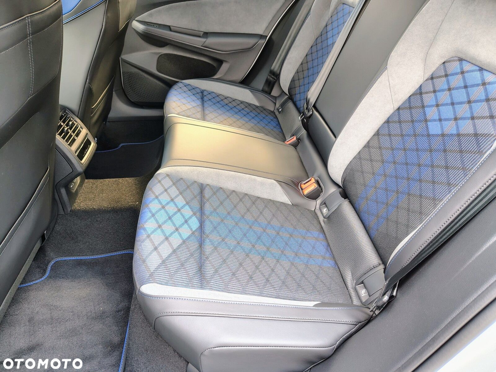 Volkswagen Golf - 29