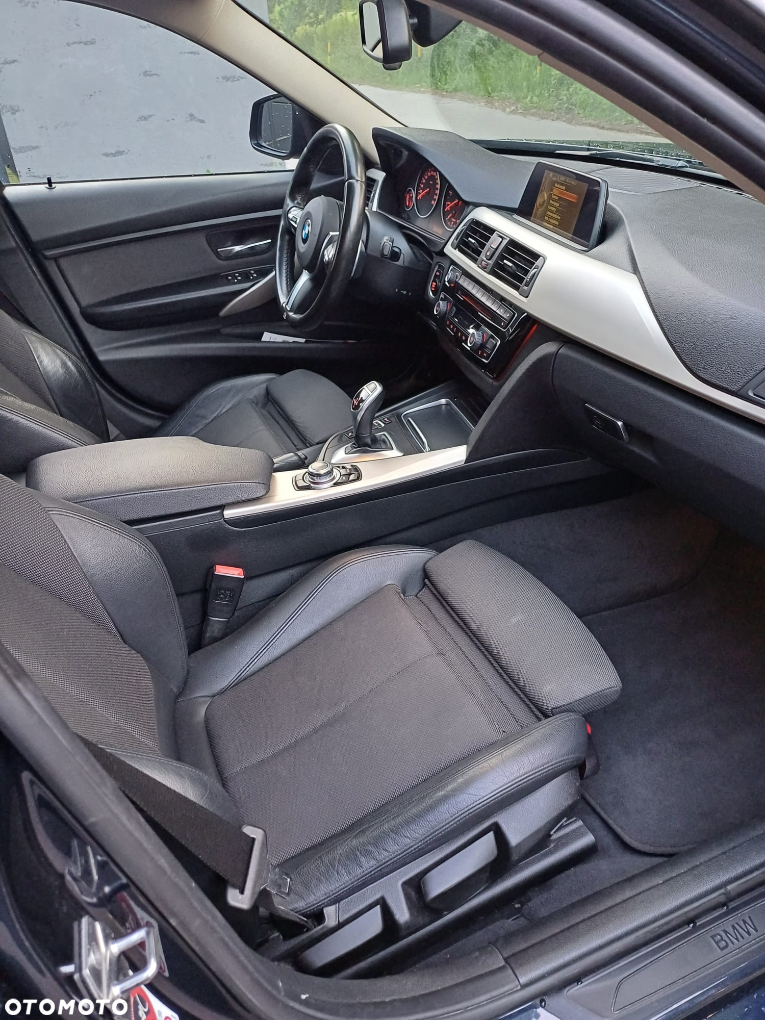 BMW Seria 3 330i xDrive - 4