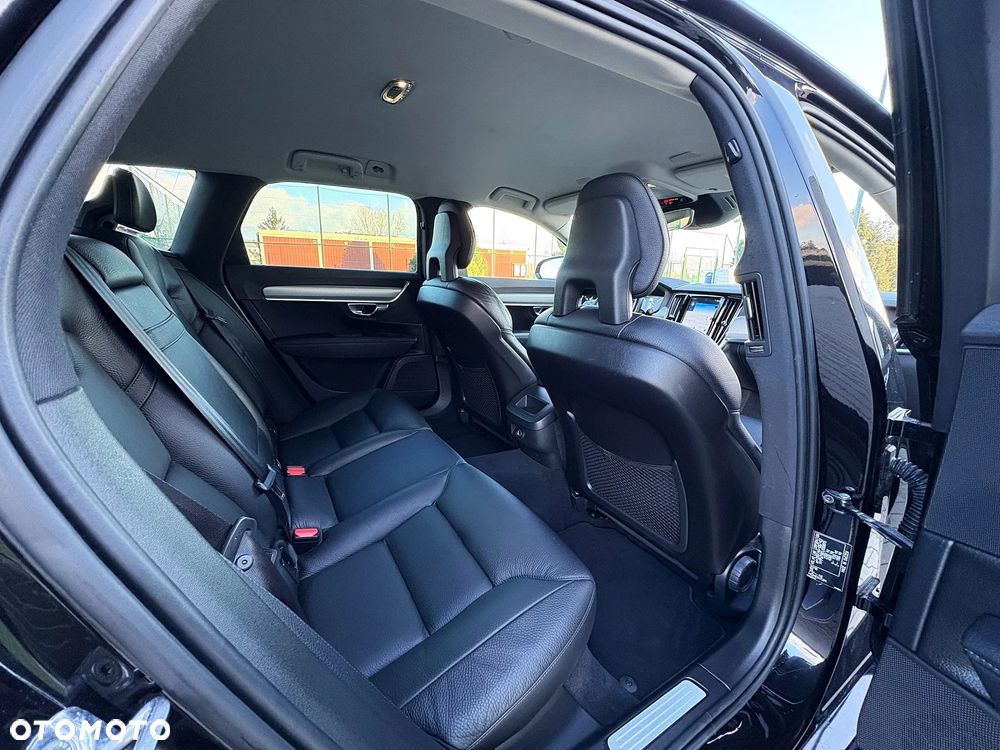 Volvo V90 D3 Momentum Pro - 25