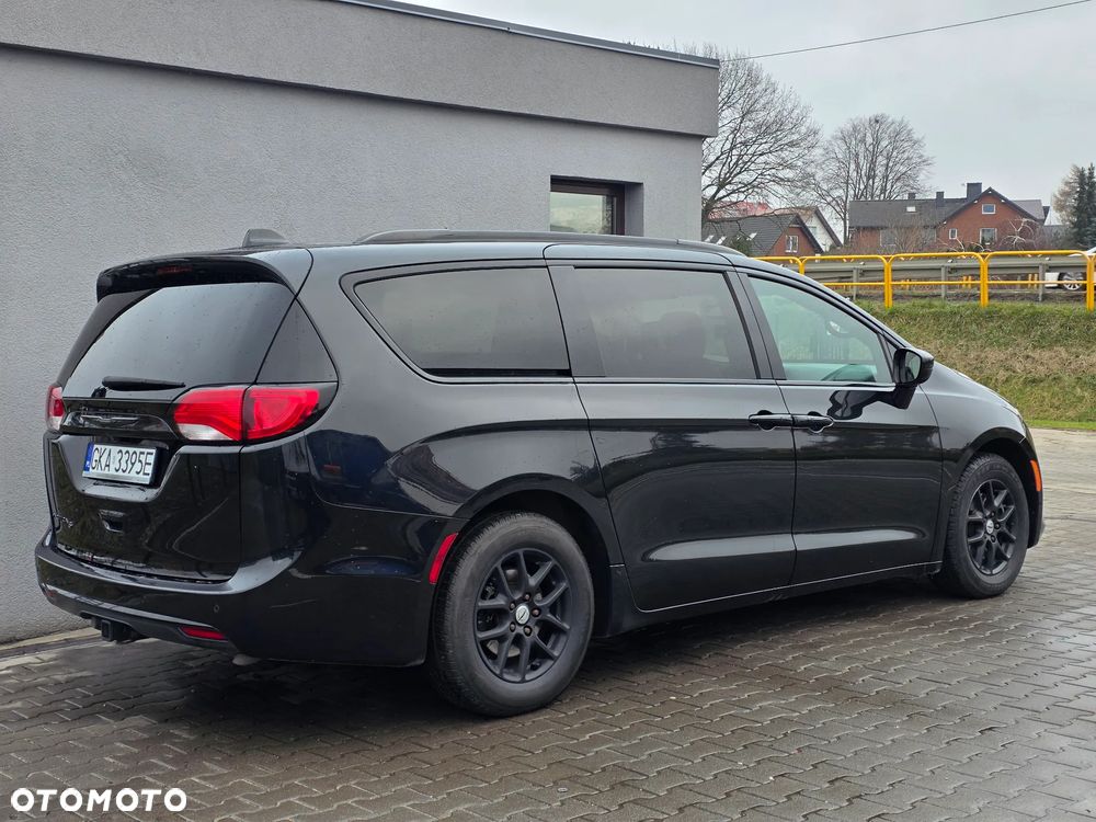 Chrysler Pacifica - 3