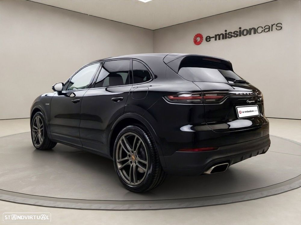 Porsche Cayenne E-Hybrid — fotografia 3