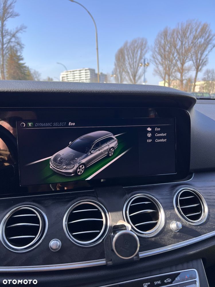 Mercedes-Benz Klasa E 220 d 4-Matic 9G-TRONIC - 32