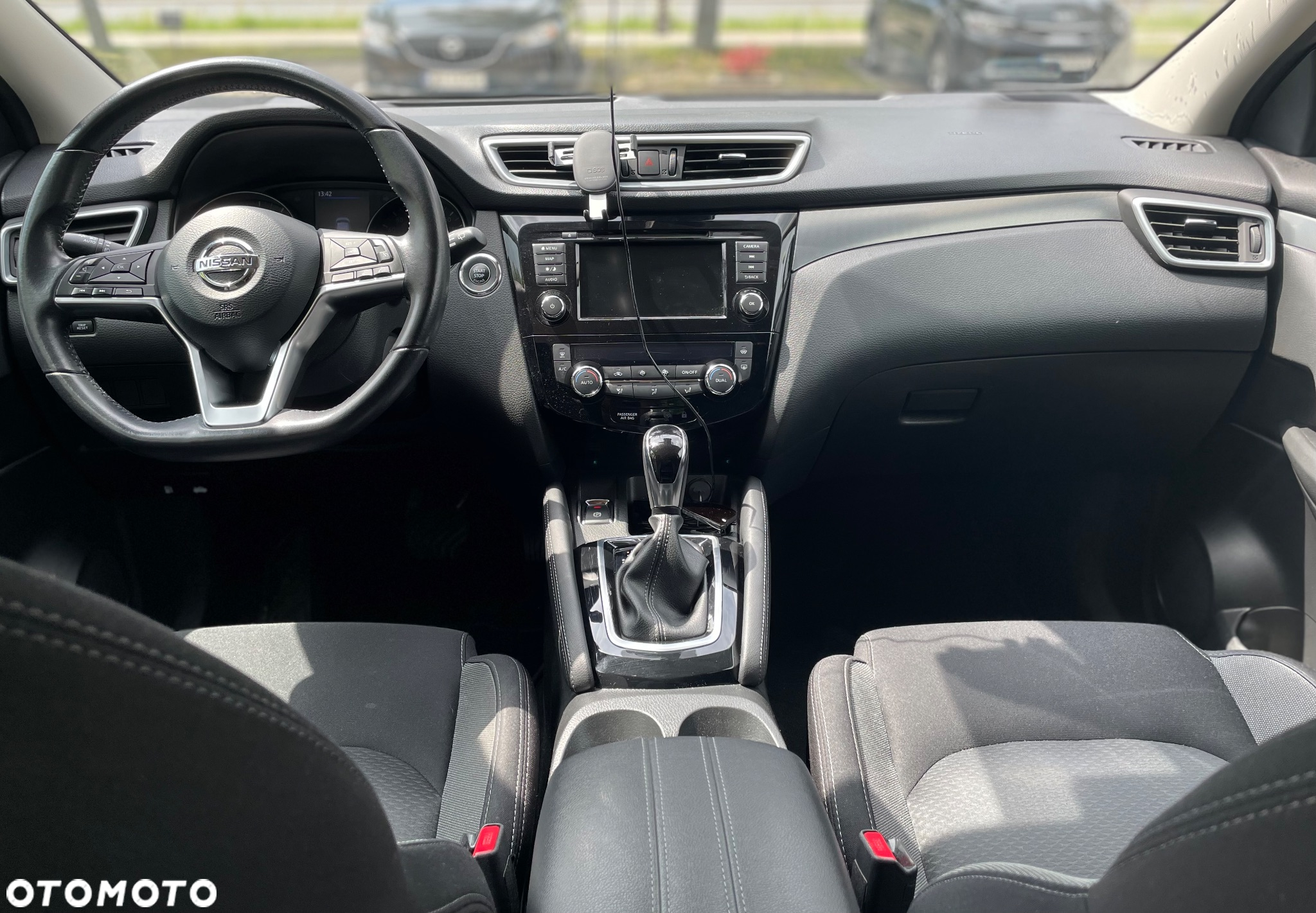Nissan Qashqai 1.3 DIG-T N-Connecta DCT - 4