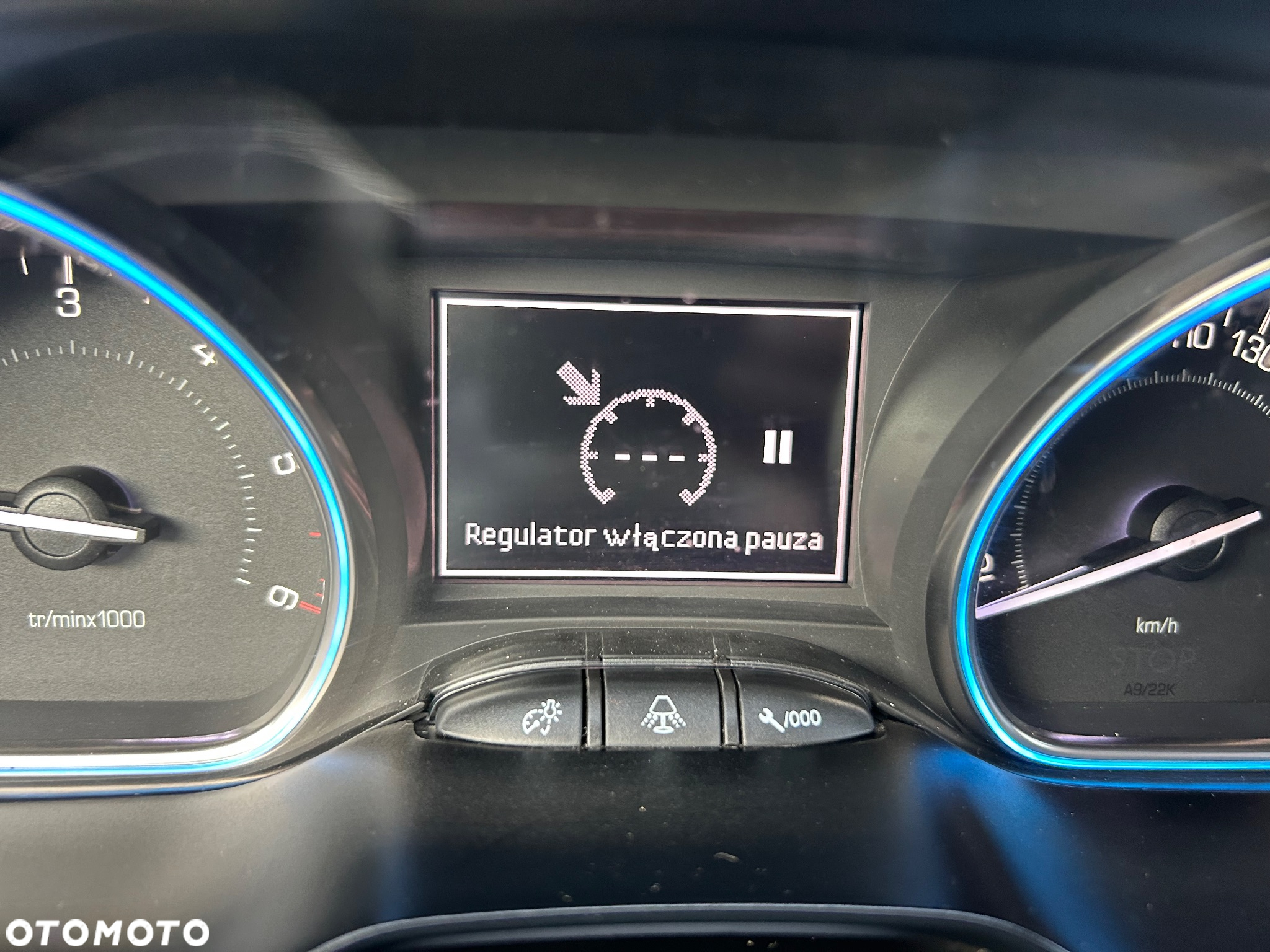 Peugeot 2008 1.6 BlueHDi Allure S&S - 19