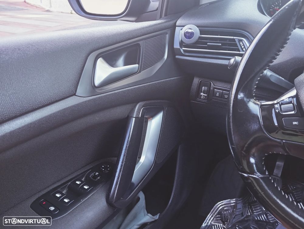 Peugeot 308 SW - 10