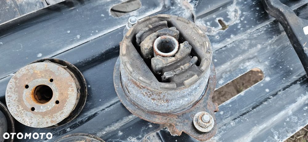 RAM 1500 V 5 2019- 4X4 5.7 HEMI QUAD CAB 1,5 Big Horn Rama samonośna Podwozie Poduszka ramy Osłona zbiornika Obudowa 52029964ac Przewód hamulcowy pompy ABS Instalacja ramy Wiązka kable Ucho Hak przedni Mocowanie 68323651AA 68323650AA - 30