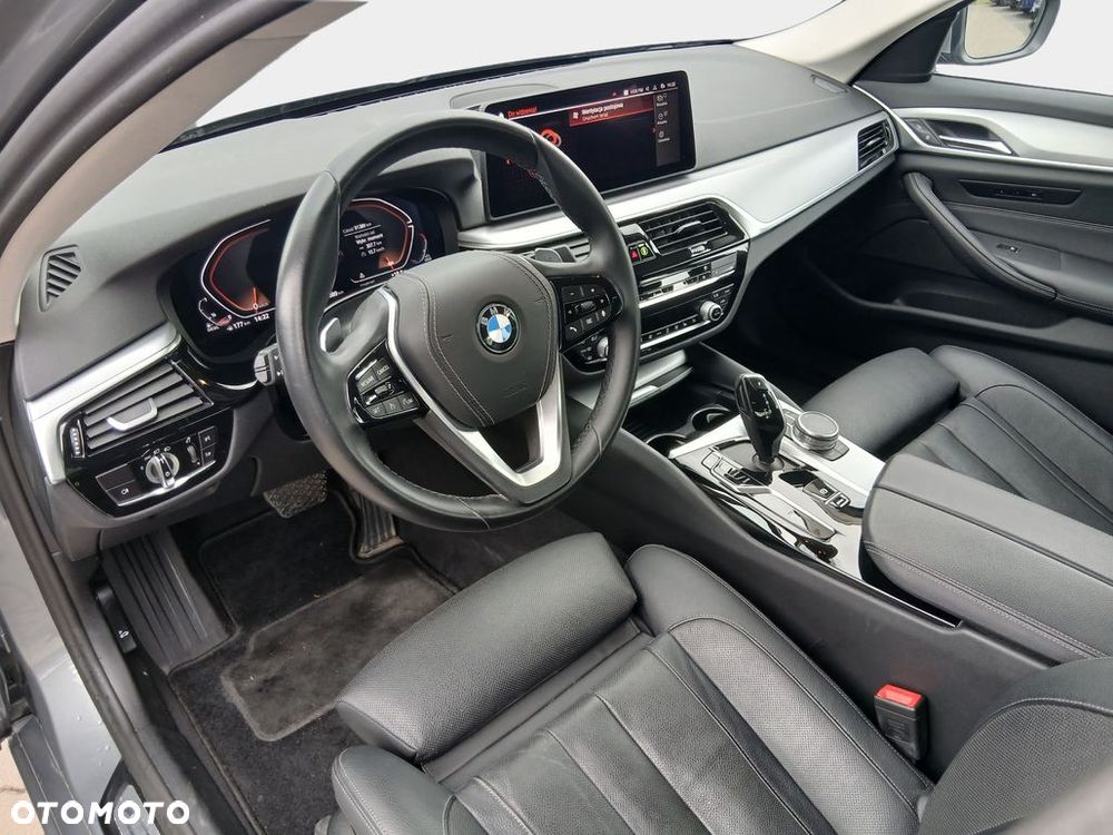 BMW Seria 5 540d xDrive mHEV - 15