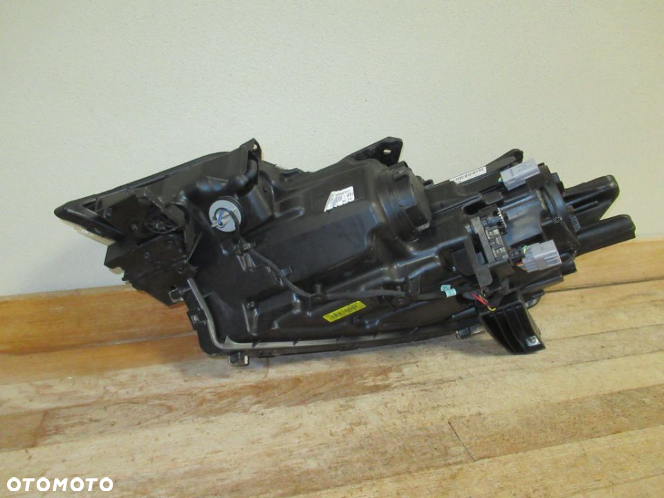 LAMPA PRZEDNIA PRZÓD PRAWA MITSUBISHI OUTLANDER III LIFT 2015- - 15