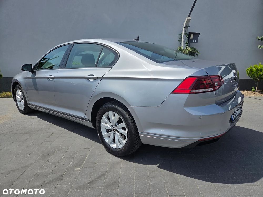 Volkswagen Passat - 4