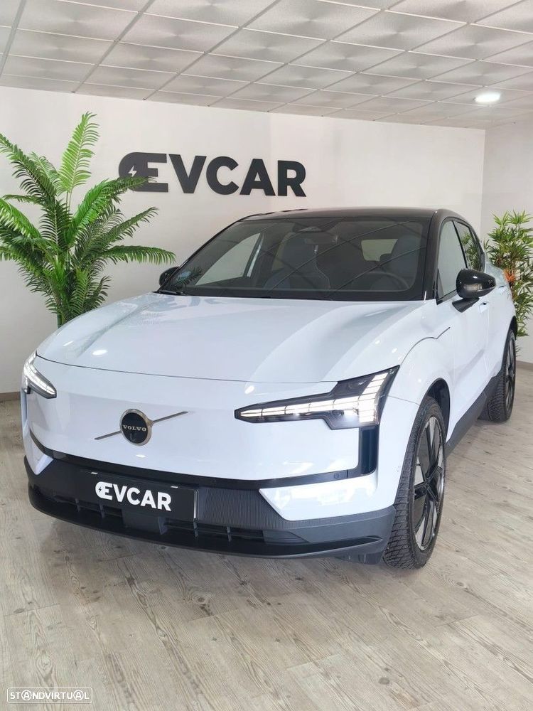Volvo EX30 Single Motor Extended Range RWD Ultra - 39