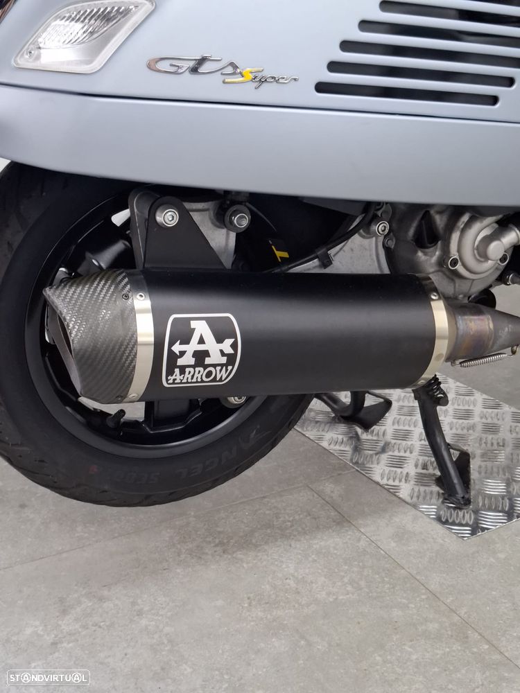 Vespa GTS Super TECH - 16
