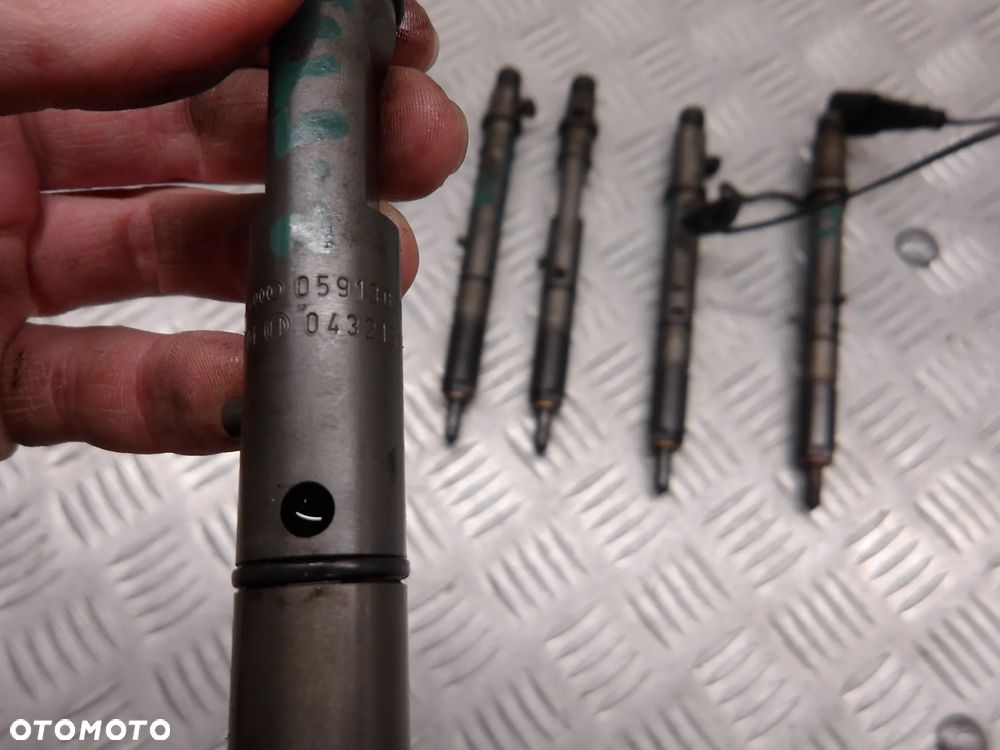 PASSAT B5 FL SEDAN 2.5 TDI 4MOTION WTRYSK WTRYSKIWACZ 043213795 - 5