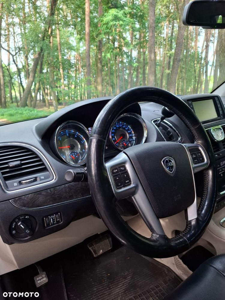 Lancia Voyager - 22