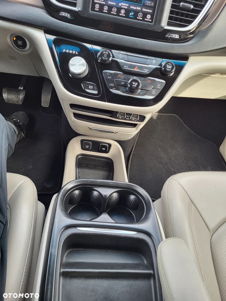 Chrysler Pacifica - 10