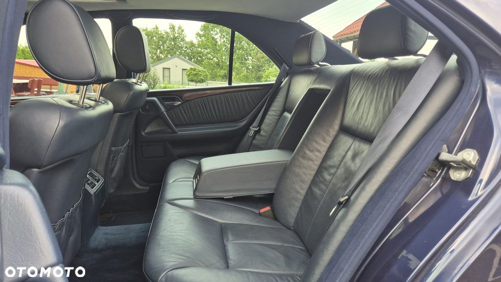 Mercedes-Benz Klasa E 320 Elegance - 24