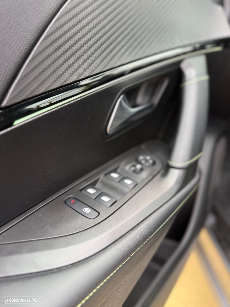 Peugeot 2008 PureTech 130 EAT8 GT Pack - 28