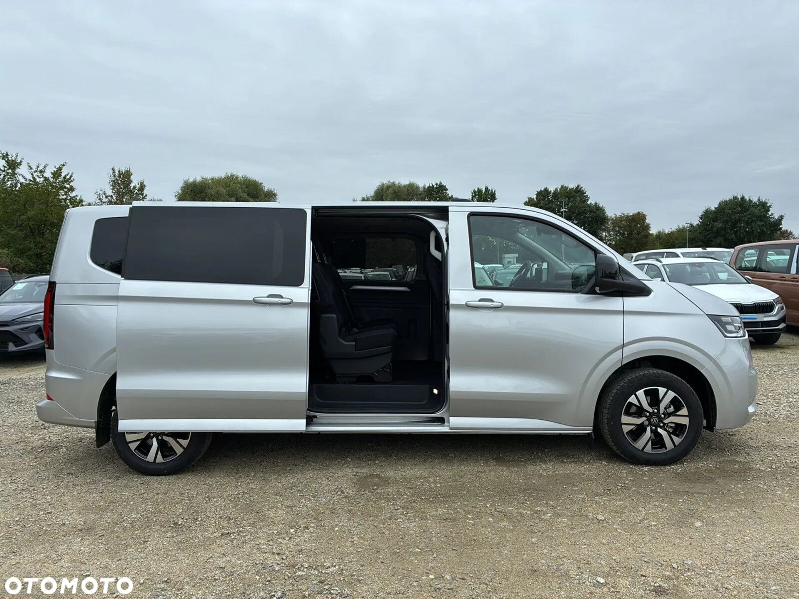 Volkswagen Caravelle - 9