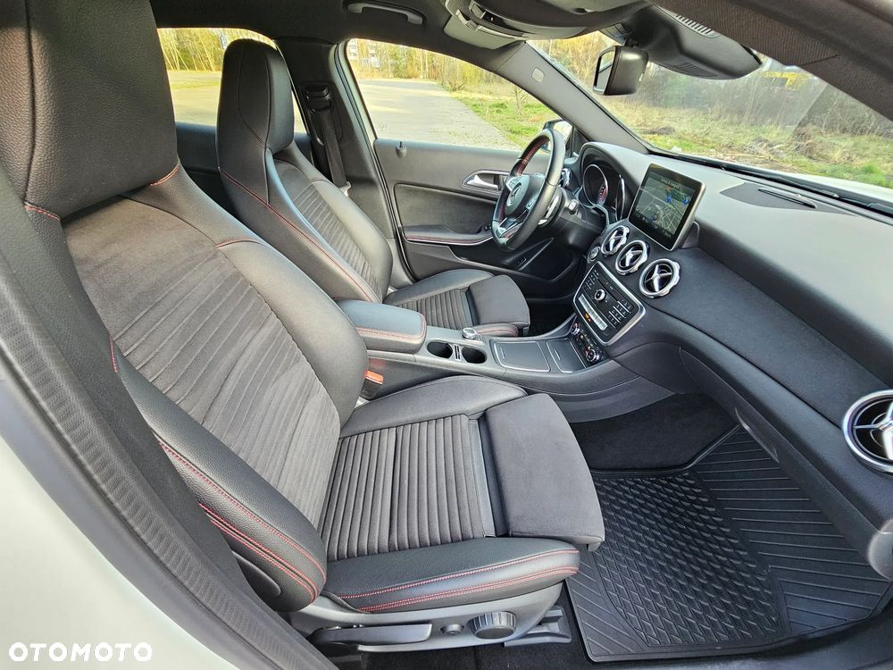 Mercedes-Benz GLA 200 7G-DCT AMG Line - 39