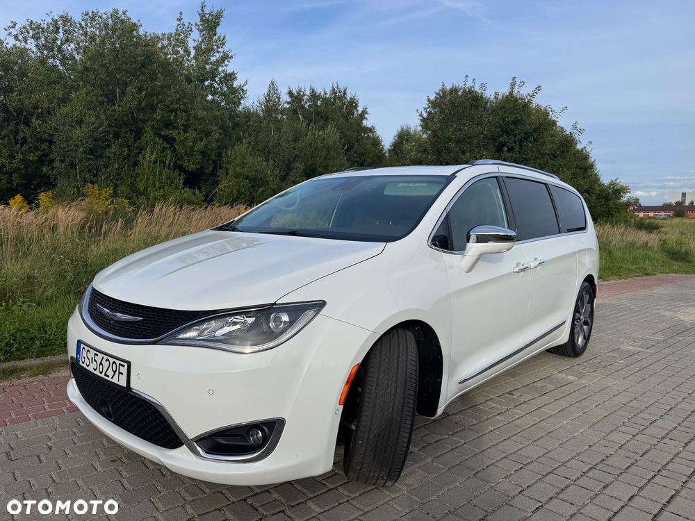 Chrysler Pacifica - 11