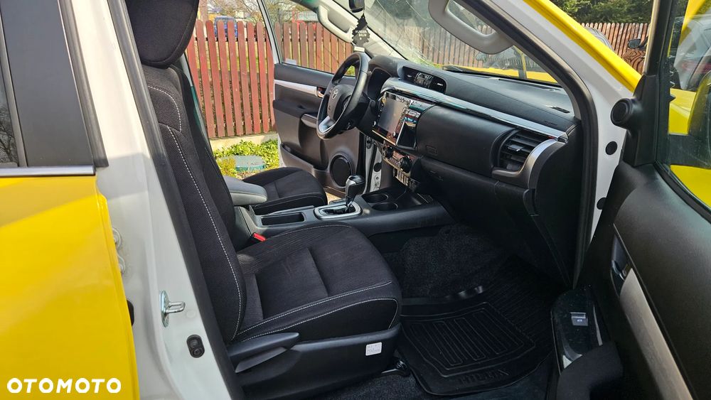 Toyota Hilux 2.8 D-4D Double Cab SR5 4x4 - 29