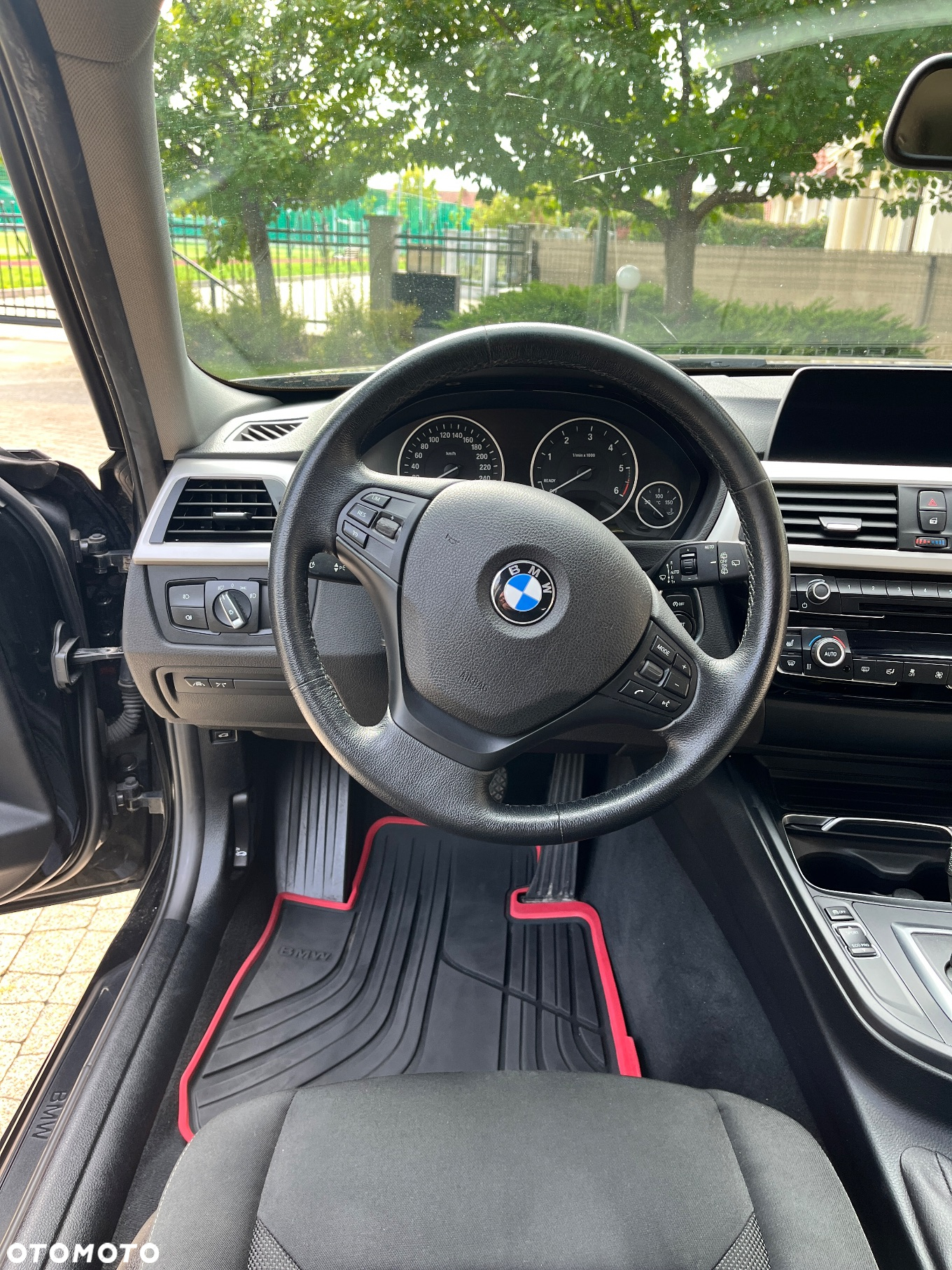 BMW Seria 3 318d Touring - 12