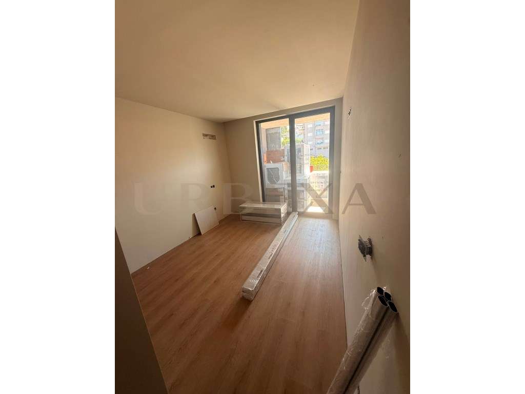 APARTAMENTO T1 COM TERRAÇO E GARAGEM PARA 2 CARROS - Grande imagem: 4/6