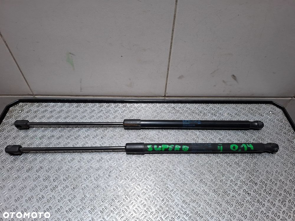 Siłowniki klapy bagażnika Skoda Superb II rok 2014 Hatchback nr 3T5827550A - 1